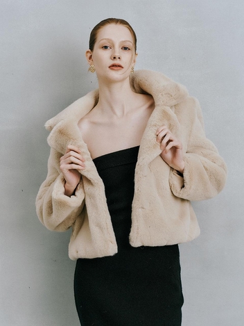 IT_Soft collar beige fur jacket