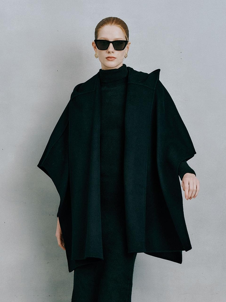 IT_Black mid length cape coat