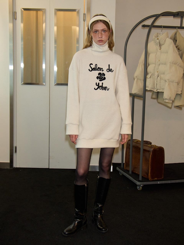 Logo Turtleneck Knit Dress_ Ivory