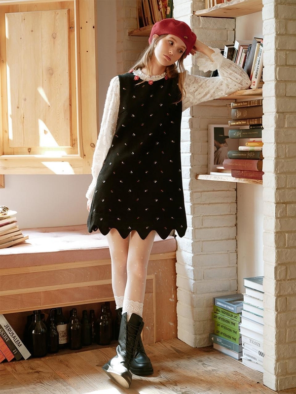 1/2일 예약배송 Cest_Floral woolen sleeveless dress