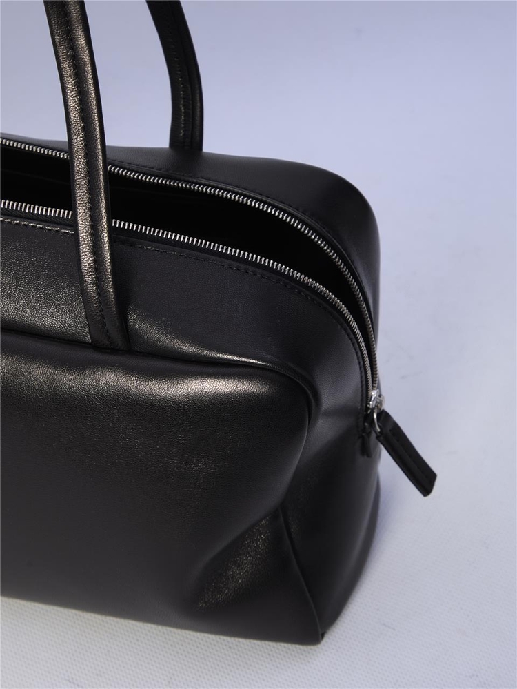 더 로우 FW24 Astra Bowling bag W1725_L117_BLANS BLACK