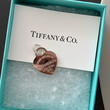 티파니앤코 하트 태그 참 TIFFANY HEART TAG CHARM IN SILVER