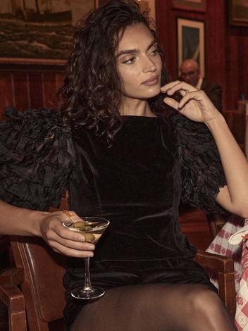 CLARETTE TOP -- BLACK