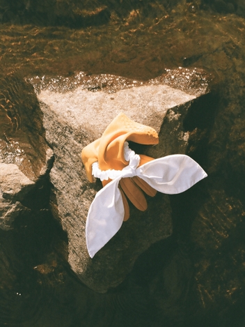 White Cotton Bow-Tie Bunni Scrunchie