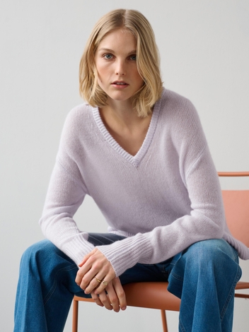Cashmere Featherweight V Neck