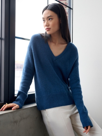 Cashmere Featherweight V Neck