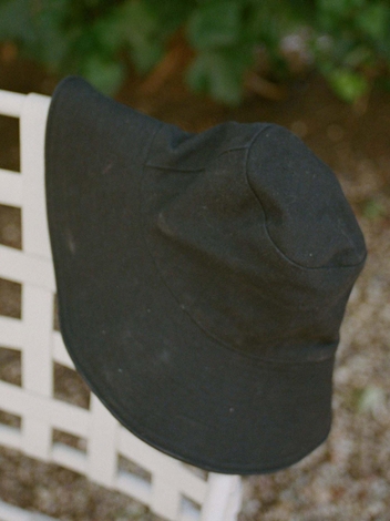 LARK HAT -- BLACK