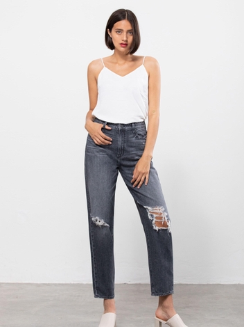 Zoey P/ Grey Distressed Mom Tapered Jean