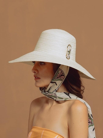 El Viajero” Textured Hat With Adjustable Fabric Band White Straw / Lotus Flower Cream Print Fabric Band
