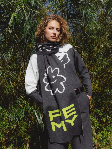 Faces Jacquard Knit Scarf